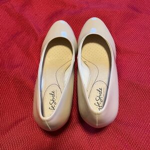 Life Stride Cream Flats & Loafers with Elegant Design